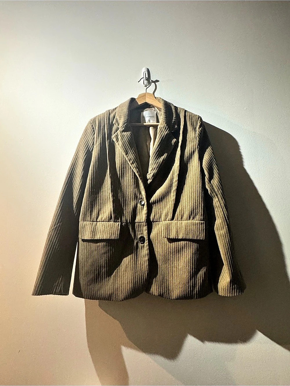 Vintage-Style Corduroy Blazer - Picture 2 of 3